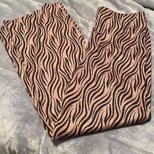 ⬇️Price Drop⬇️ Versona pants in beige & black size Large